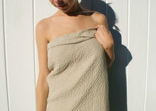 Load image into Gallery viewer, diamond weave bath towel shower
